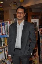 at Oswald Periiera book launch with Smita Jaykar in Crossword, Juhu, Mumbai on 19th Dec 2012 (6).JPG